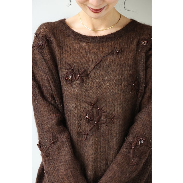 キラキラビジューの花刺繍モヘア風ニット （ブラウン）