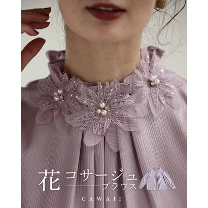 （S~2L対応）花コサージュネックブラウストップス （パープル）｜詳細画像