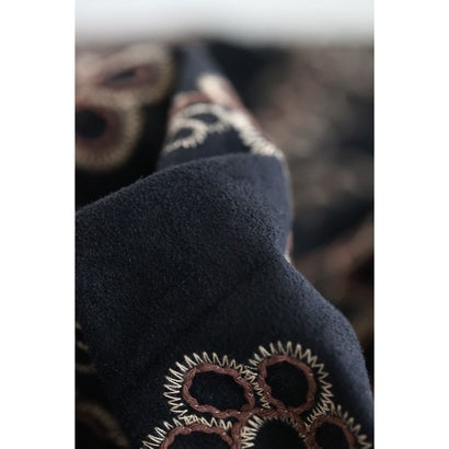 花刺繍に包まれるロングスカート （ブラック）｜詳細画像