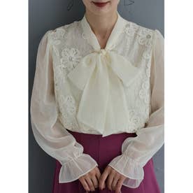 モール刺繍で描く白花ブラウストップス （ホワイト）