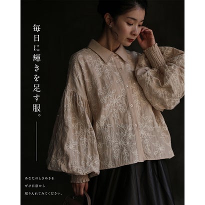 煌めく花刺繍ポワン袖 （ベージュ）｜詳細画像