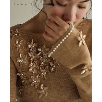 カワイイ CAWAII 溢れる花のパール袖ニットカットソー （ベージュ）｜詳細画像