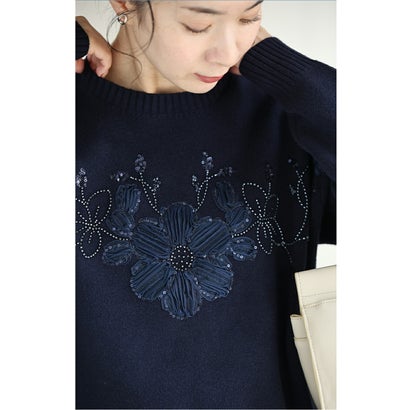 光の煌めき花ニットプルオーバートップス （ネイビー）｜詳細画像
