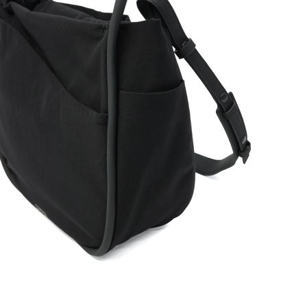 ショルダーバッグ レディース メンズ 斜めがけ 大人 上品 ブランド 軽量 普段使い お出掛け おしゃれ ショルダー 肩掛け シンプル ナイロン きれいめ ロゴ 黒 Mouna モウナ 5287742 （ブラック）｜詳細画像
