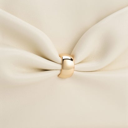 チャールズ アンド キース CHARLES & KEITH Halsey ホールジー ルーシュド トップハンドルバッグ （Cream）｜詳細画像