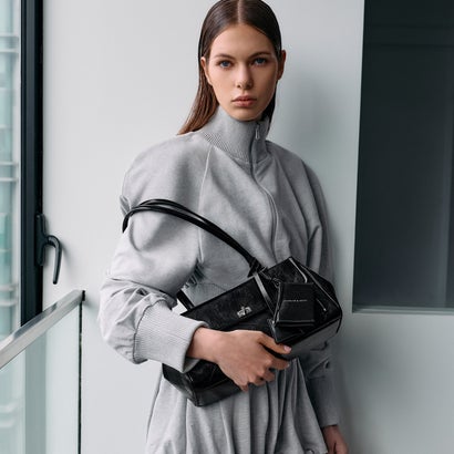 チャールズ アンド キース CHARLES & KEITH Apfra アップフラ キルト エロンゲーテッド ショルダーバッグ （Noir）｜詳細画像