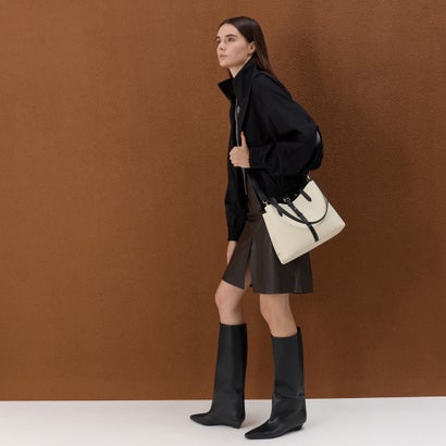 チャールズ アンド キース CHARLES & KEITH Beryl ベリル ツートーン ベルト バケットバッグ （Multi Cream）｜詳細画像