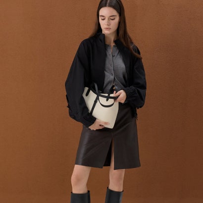 チャールズ アンド キース CHARLES & KEITH Beryl ベリル ツートーン ベルト バケットバッグ （Multi Cream）｜詳細画像