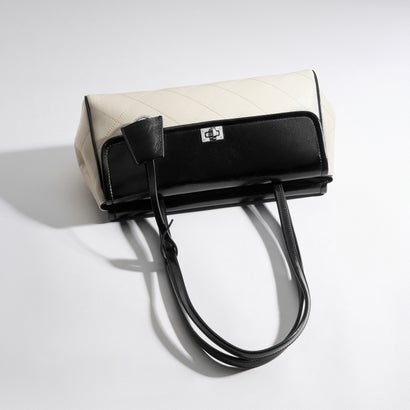 チャールズ アンド キース CHARLES & KEITH Apfra アップフラ キルト エロンゲーテッド ショルダーバッグ （Multi Cream）｜詳細画像
