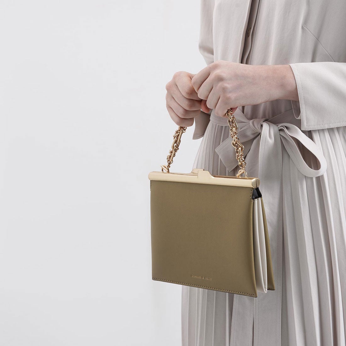 CHARLES & KEITH スクエアクラッチ （Sand） -アウトレット通販 