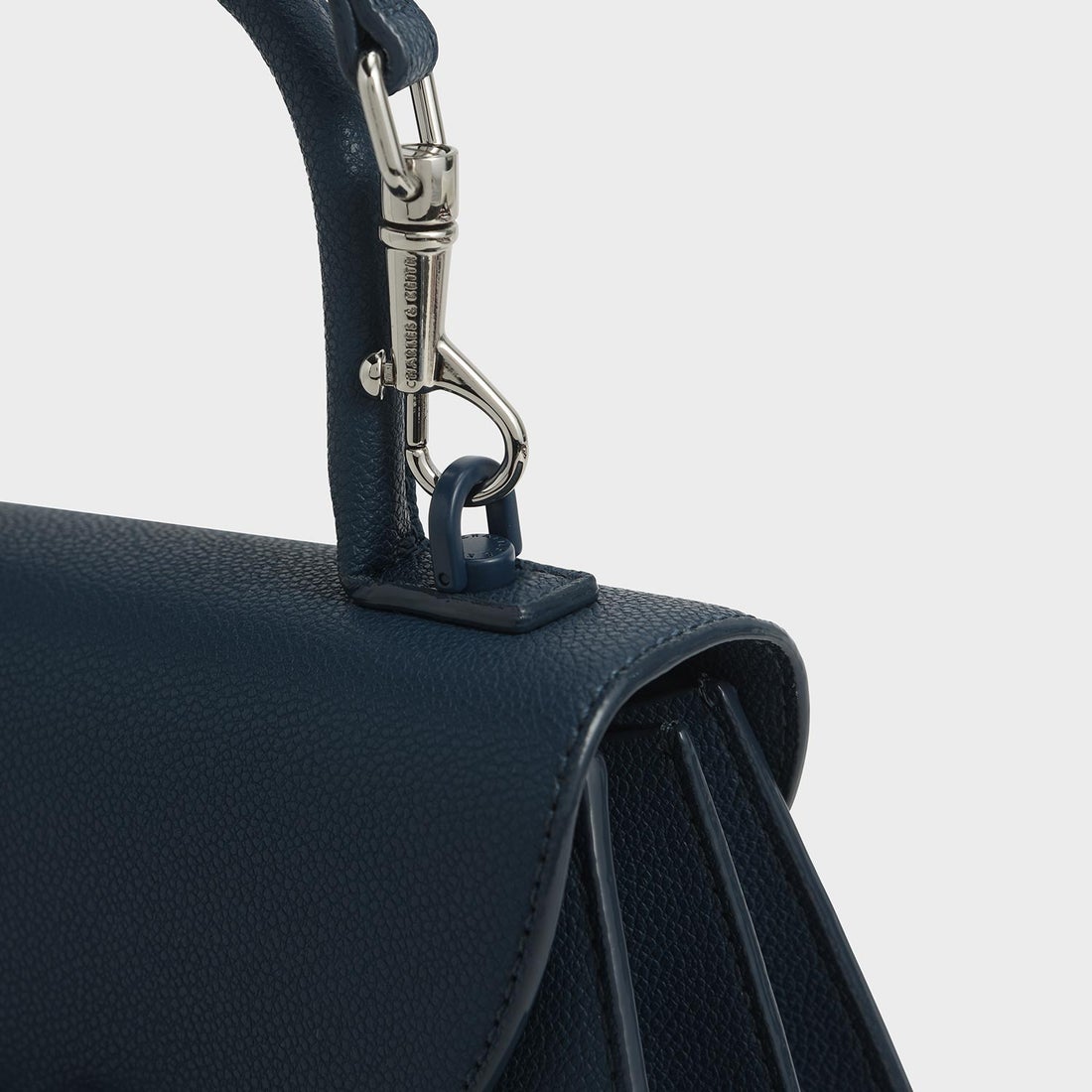 CHARLES & KEITH ストーンエンベリッシュド スカルプチュアバッグ 