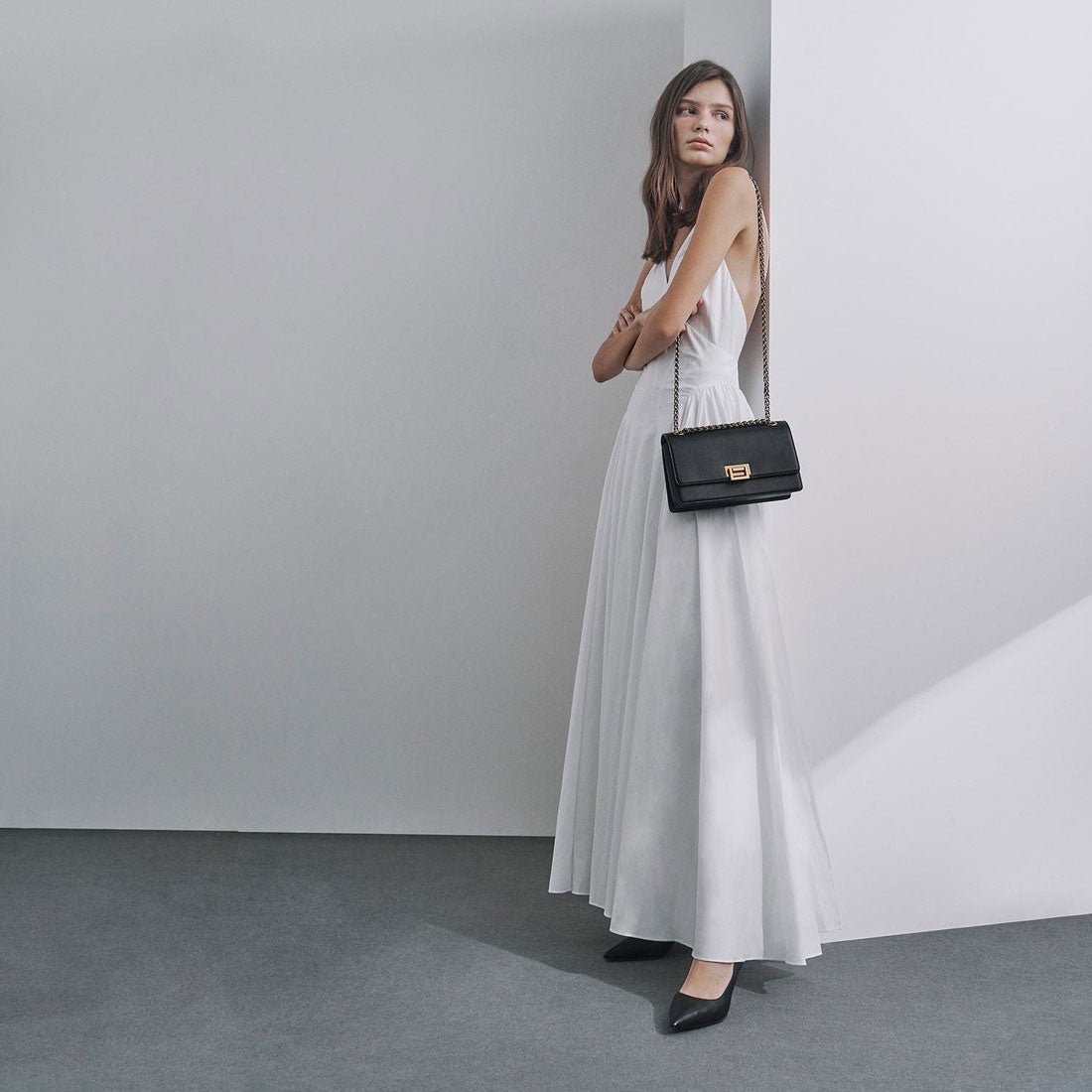 CHARLES & KEITH メタリック プッシュロックショルダーバッグ 【再入荷 