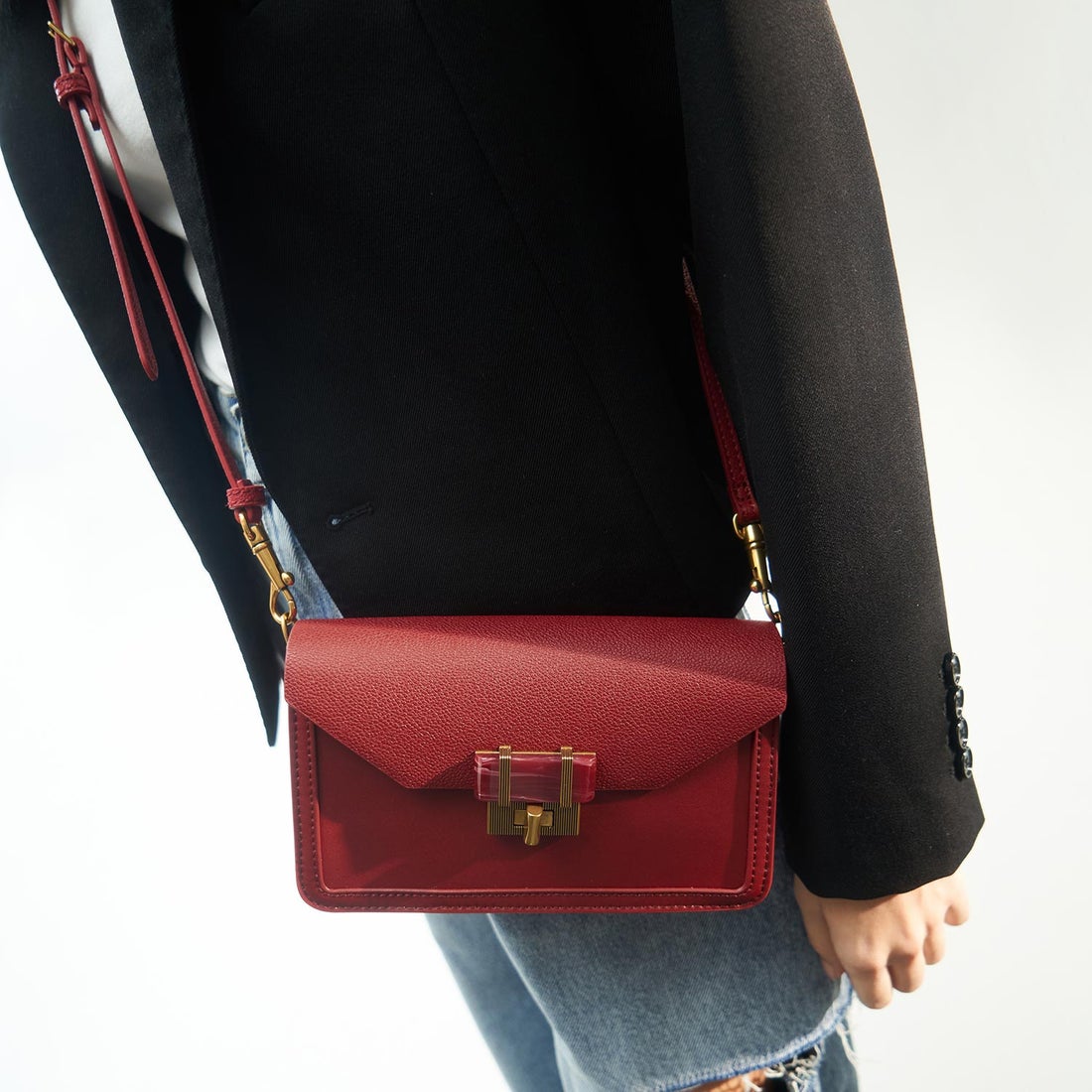 CHARLES & KEITH ストーンエンベリッシュド エンベロープバッグ （Red 
