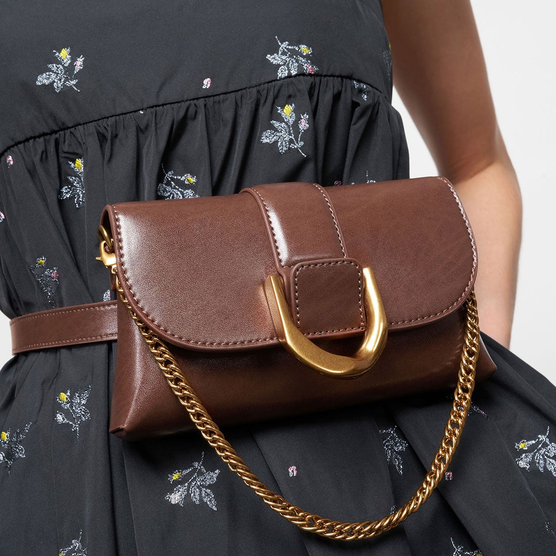 CHARLES & KEITH メタリックバックル クロスボディバッグ （DarkBrown 