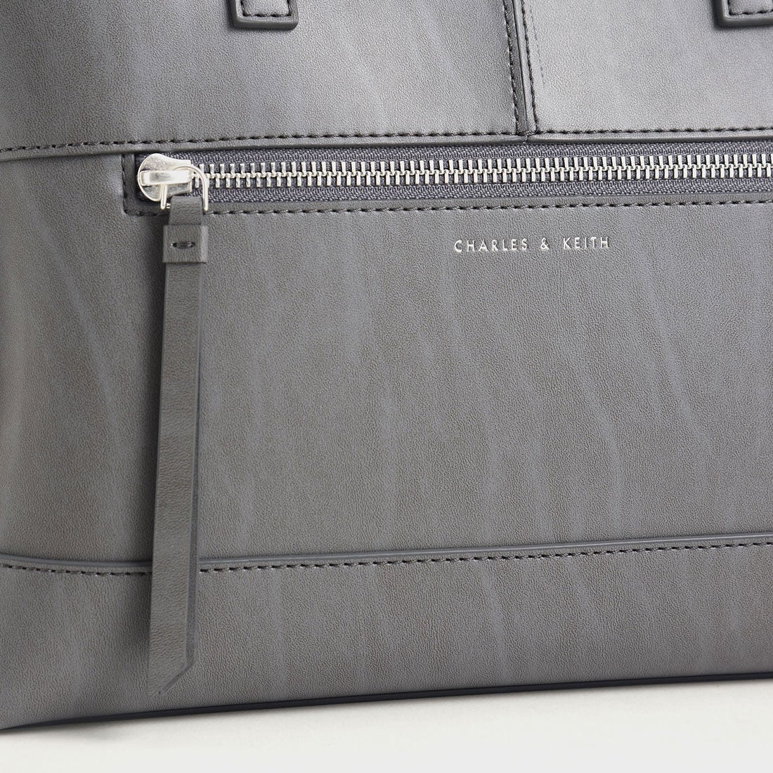 CHARLES & KEITH フロントジップ ダブルハンドルラージトート 