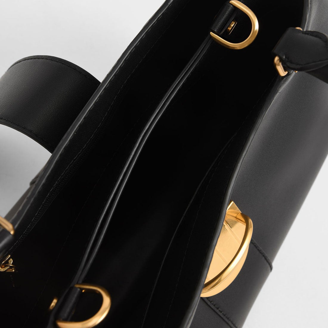 CHARLES  KEITH バックルド トートバッグ （Black） -靴＆ファッション通販 ロコンド〜自宅で試着、気軽に返品