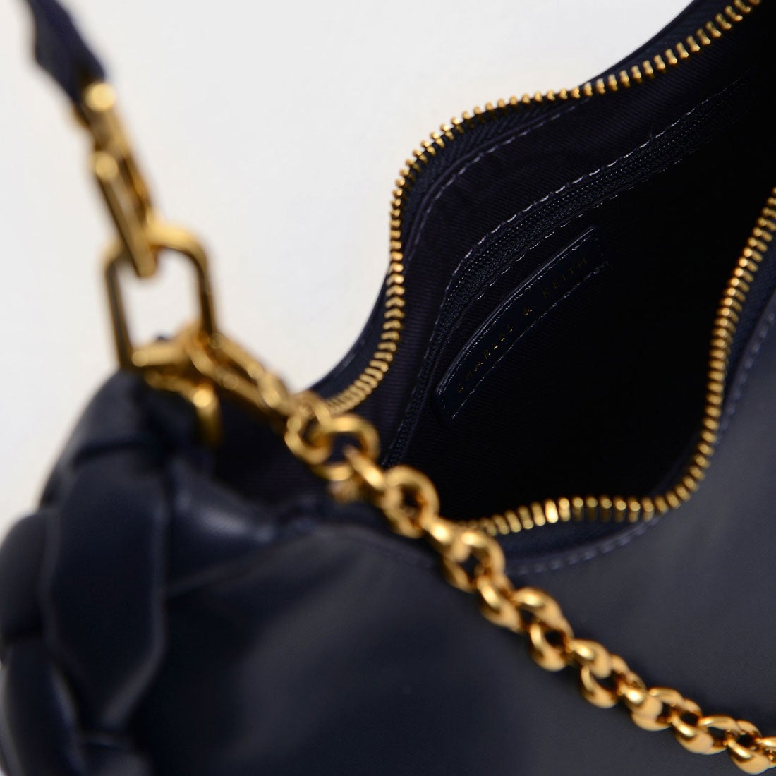 チェーンハンドル ブレーデッドホーボーバッグ / Chain Handle Braided Hobo Bag （Navy）