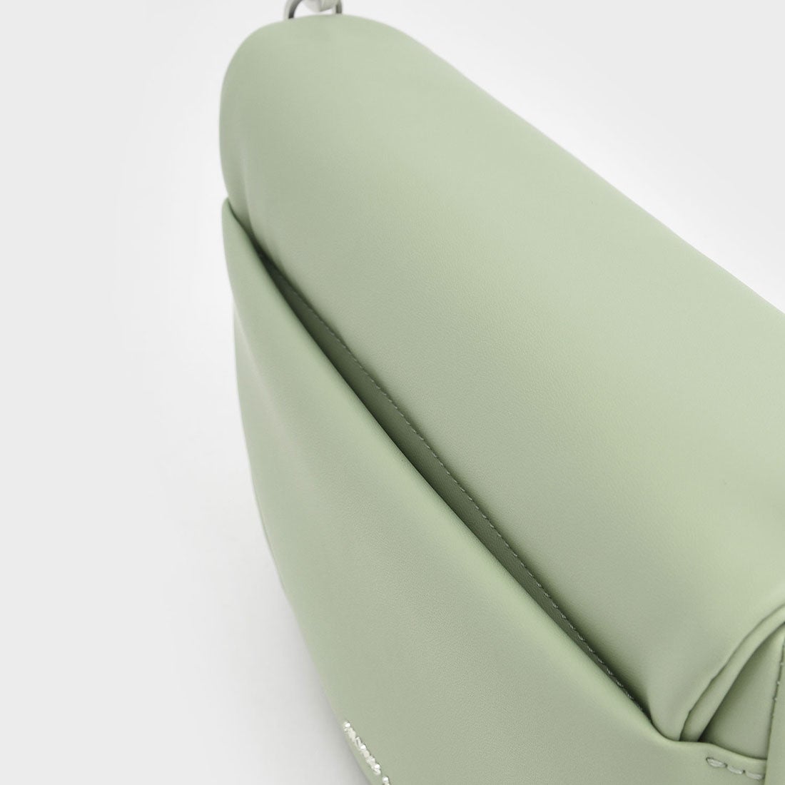 CHARLES & KEITH ブレイデッドハンドル メタリックアクセント 