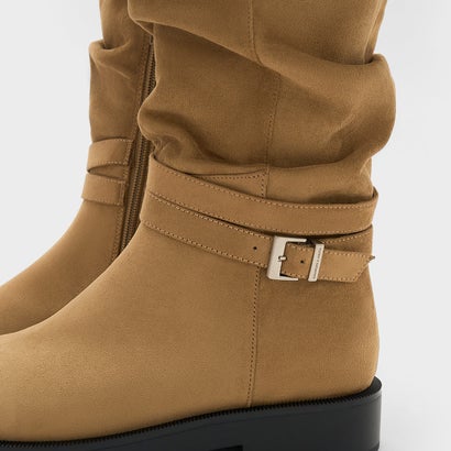 チャールズ アンド キース CHARLES & KEITH Ellis エリス ルーチドバックル フォールドオーバー サイハイブーツ （Camel）｜詳細画像