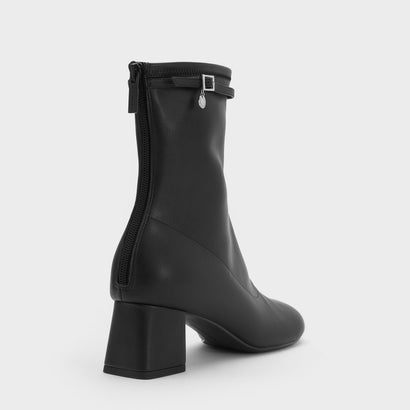 チャールズ アンド キース CHARLES & KEITH ベルテッド ブロックヒール アンクルブーツ （Black）｜詳細画像