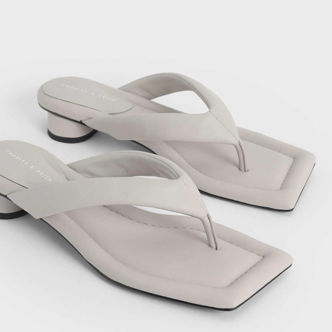 パデッド トングサンダル / Padded Thong Sandals （Grey）