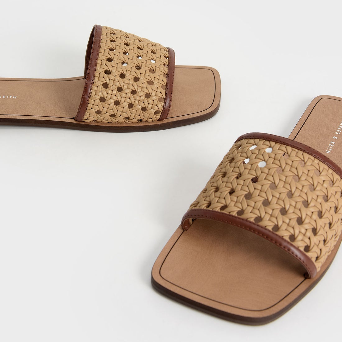 ウーブンスライド サンダル / Woven Slide Sandals （Brown）