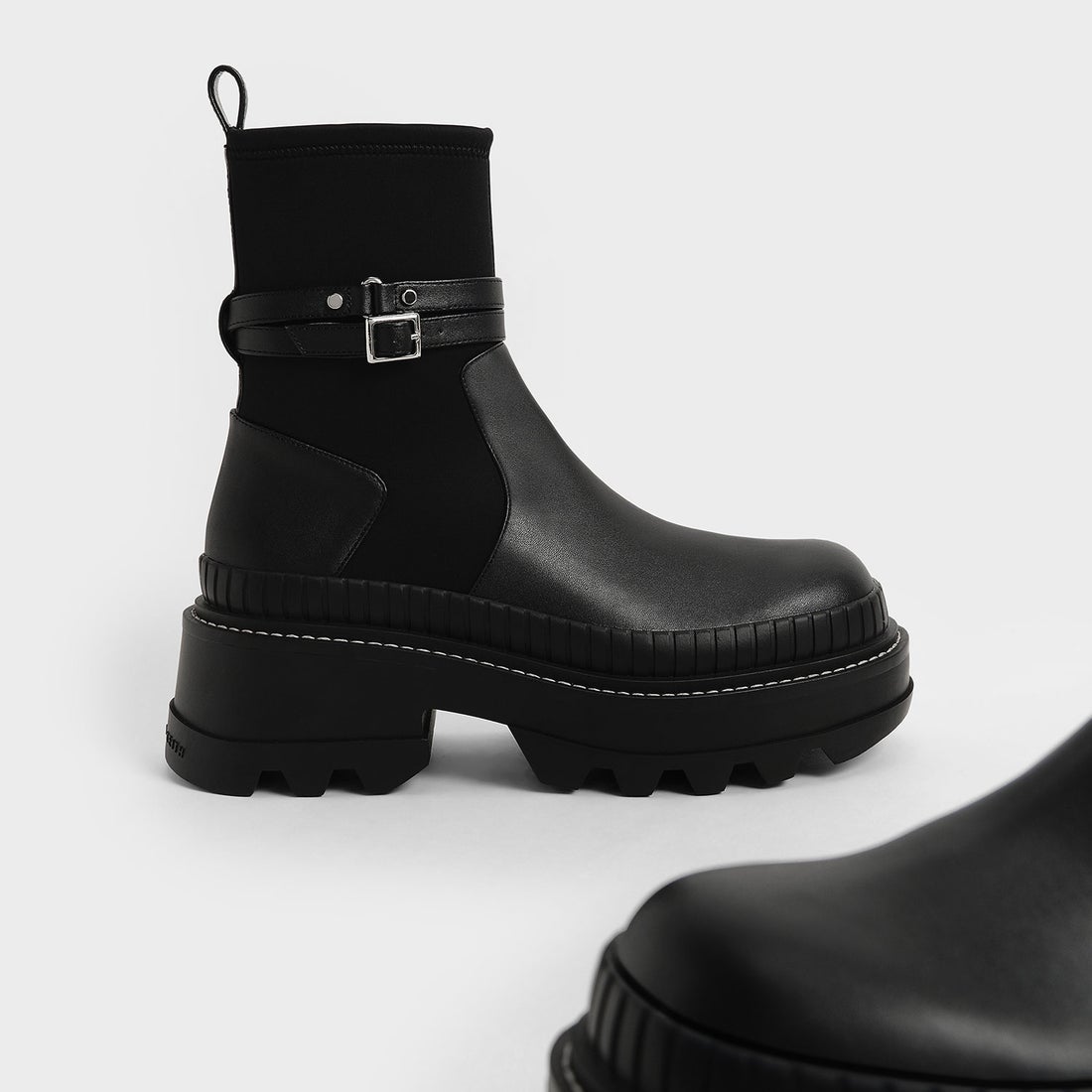 スリッポンプラットフォーム アンクルブーツ / Slip-On Platform Ankle Boots （Black）