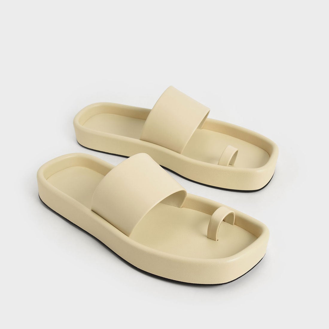 【2022 SPRING】リルー トゥリングフラットサンダル / Lilou Toe-Ring Flat Sandals （Yellow）