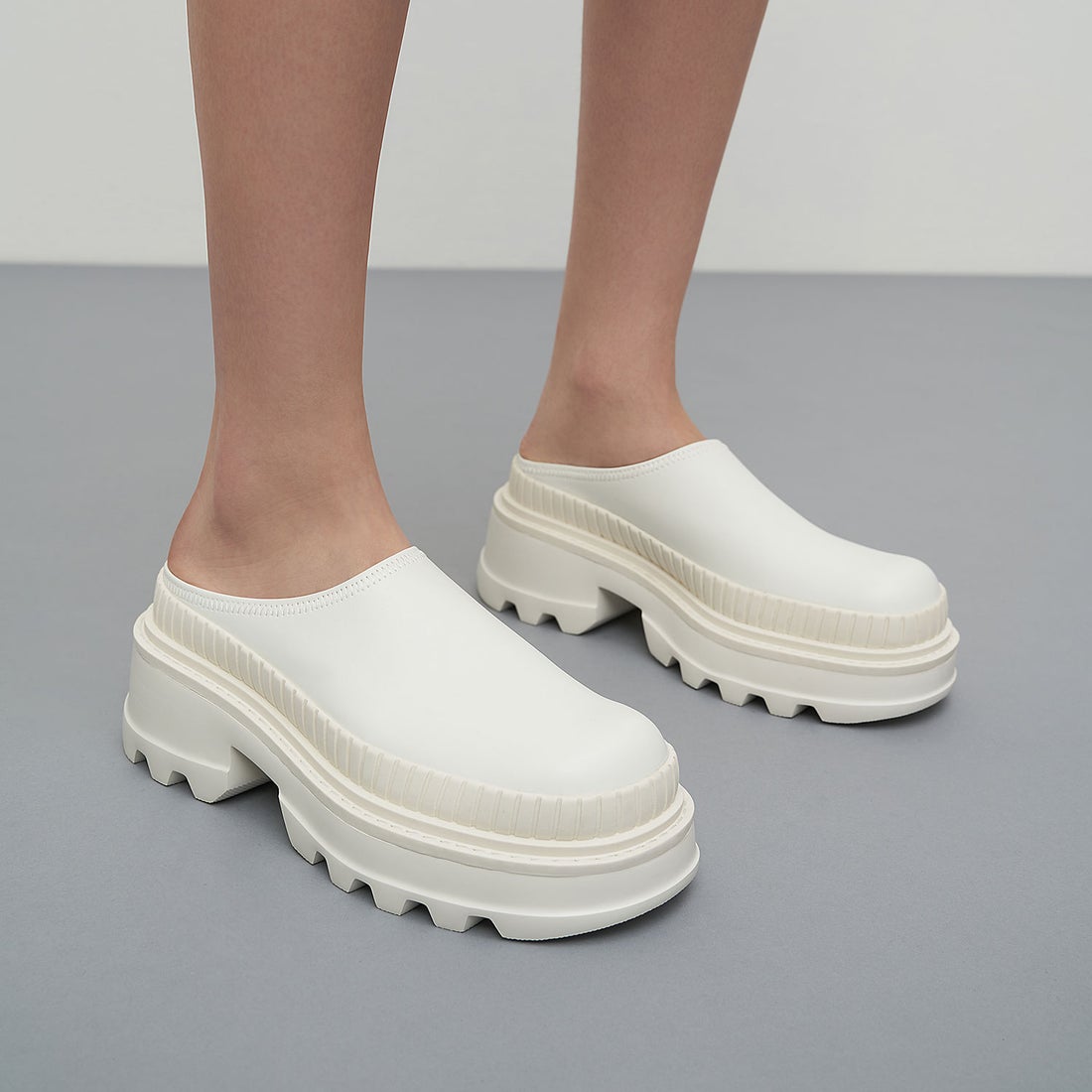 チャンキー ラウンドトウミュール （White） -CHARLES & KEITH 
