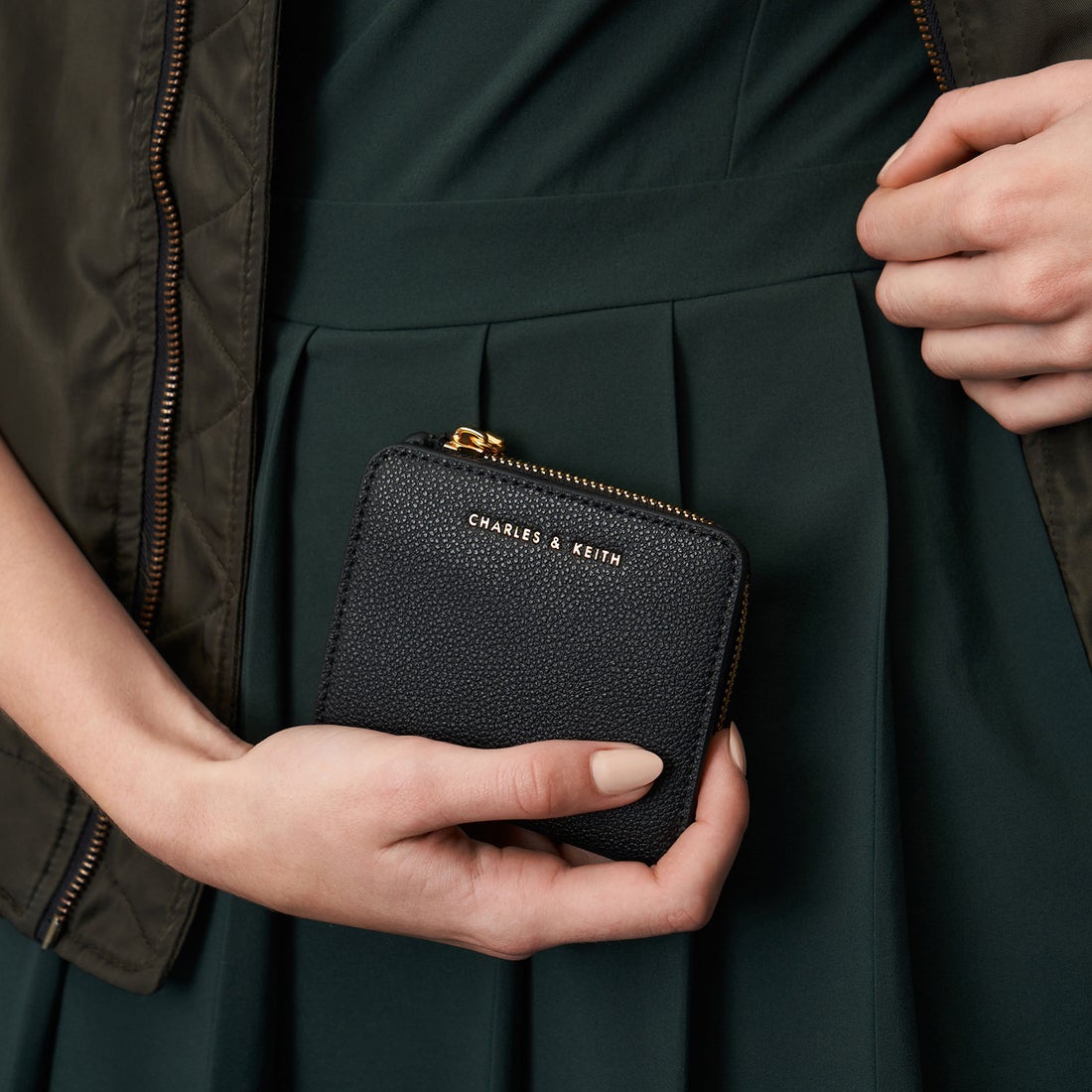CHARLES & KEITH スナップボタン カードホルダー【再入荷】（Black 