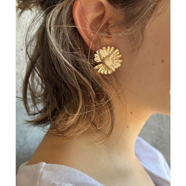 デイジーフラワー ピアス （ゴールド）