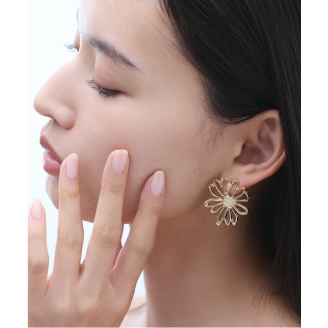 フラットデイジー ピアス （ゴールド）