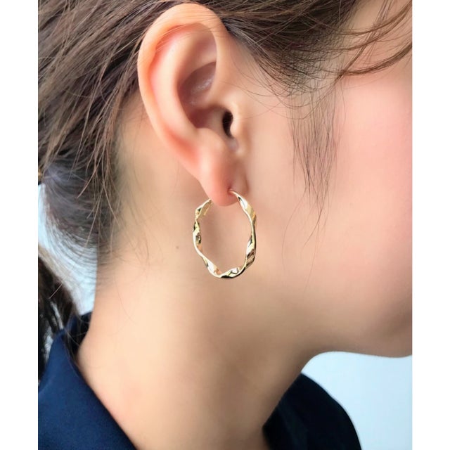 ねじりフープピアス （ゴールド）