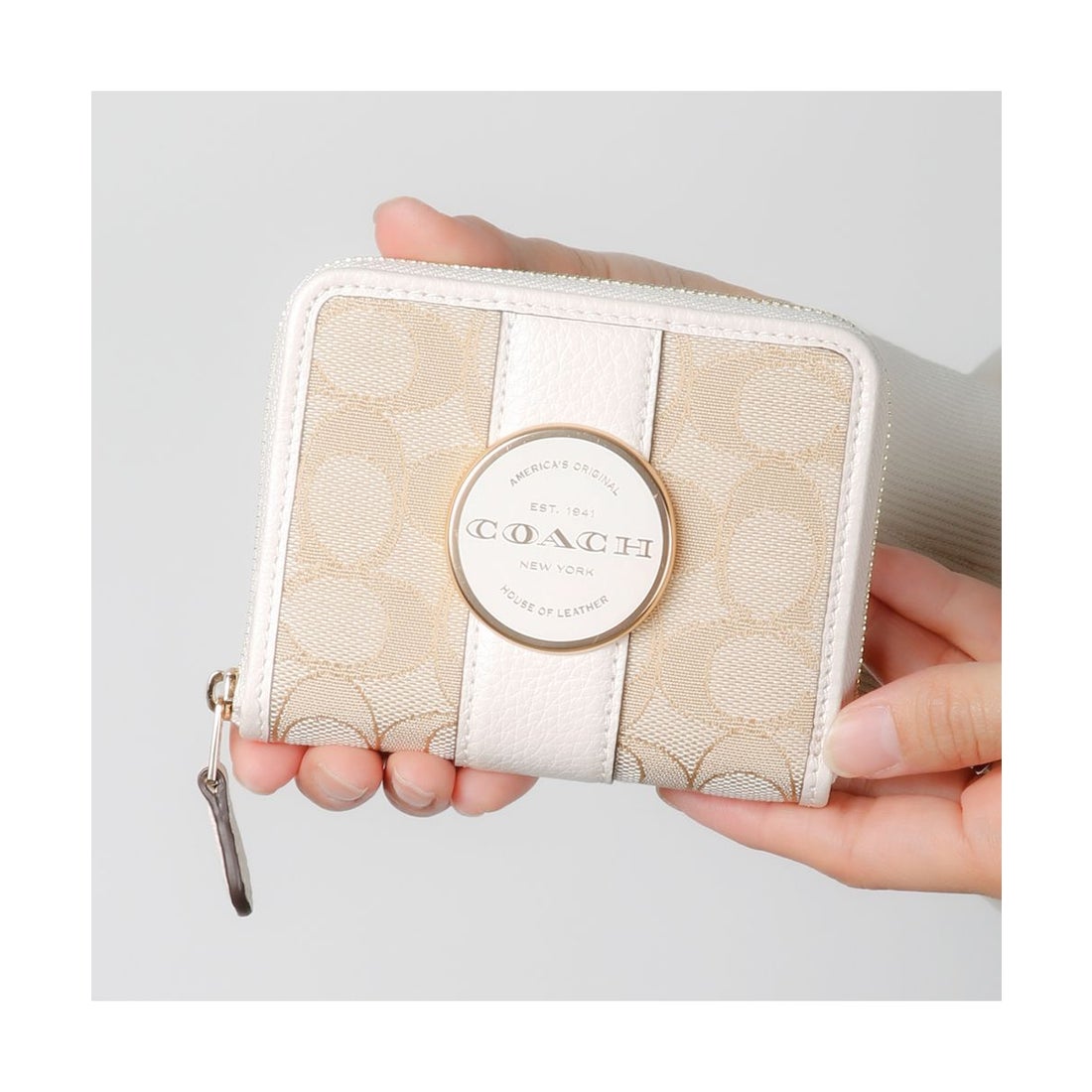 コーチ COACH COACH コーチ C8323 2つ折り財布ラウンドZIP 小銭入無 