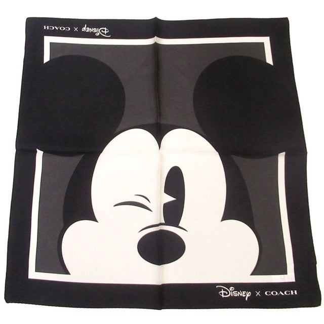 
                    スカーフ アウトレット Disney X Coach コラボ 限定 シルク100％スカーフ バンダナ （ブラック ホワイト）