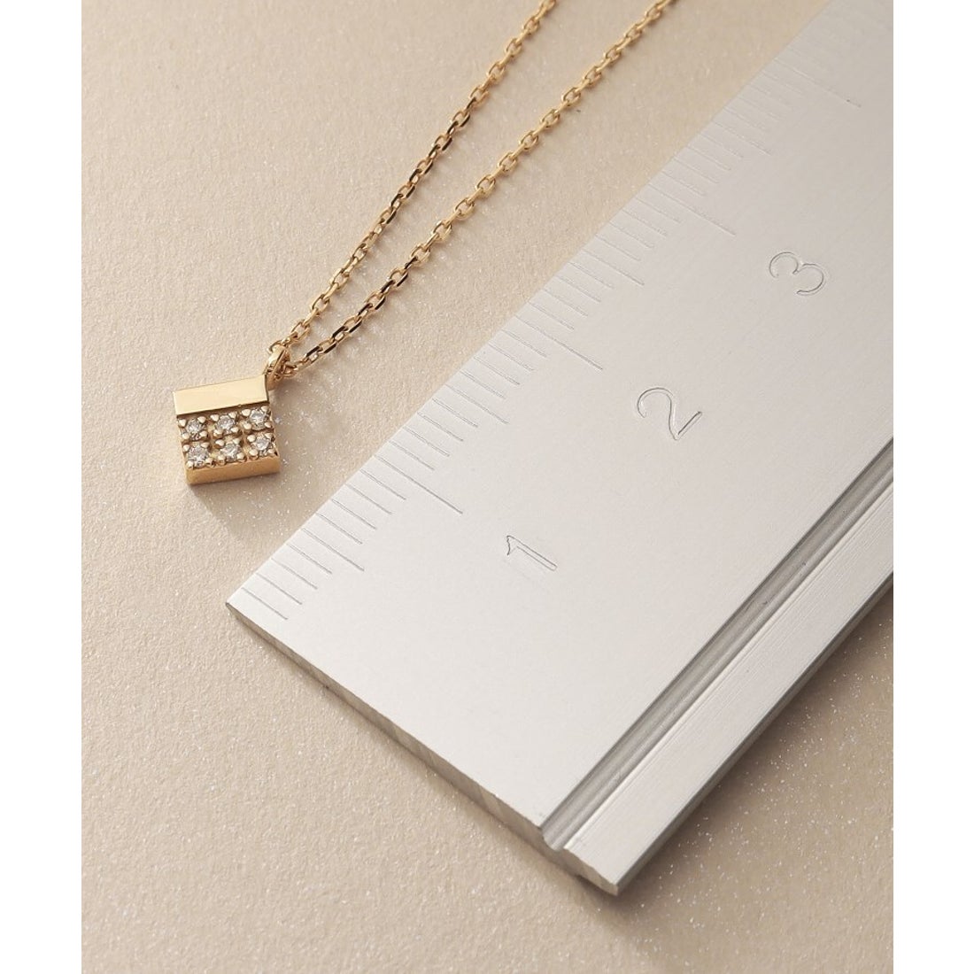 ココシュニック COCOSHNIK K10ダイヤモンド ダイヤシェイプ ネックレス 