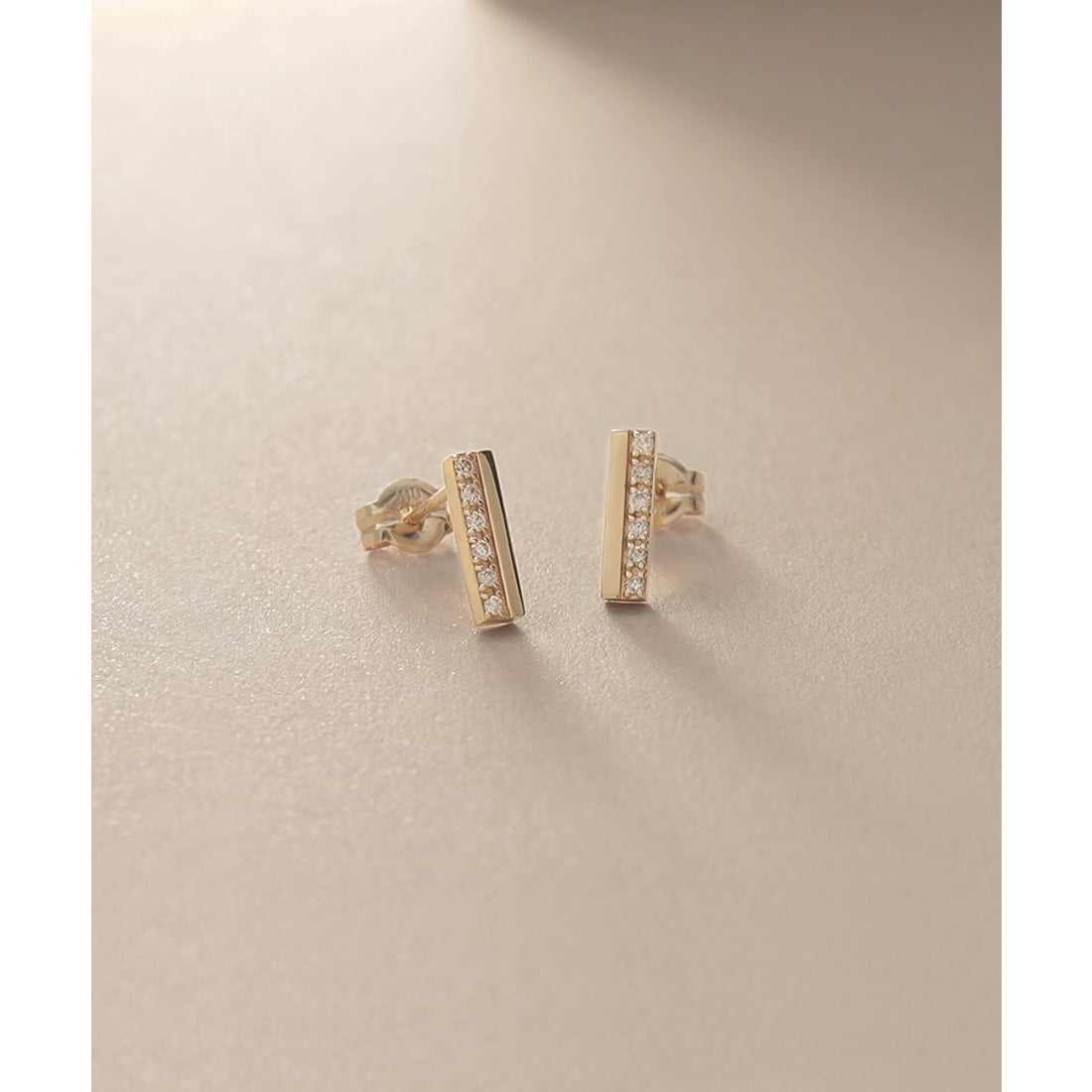 ココシュニック COCOSHNIK K10ダイヤモンド バー スタッドピアス