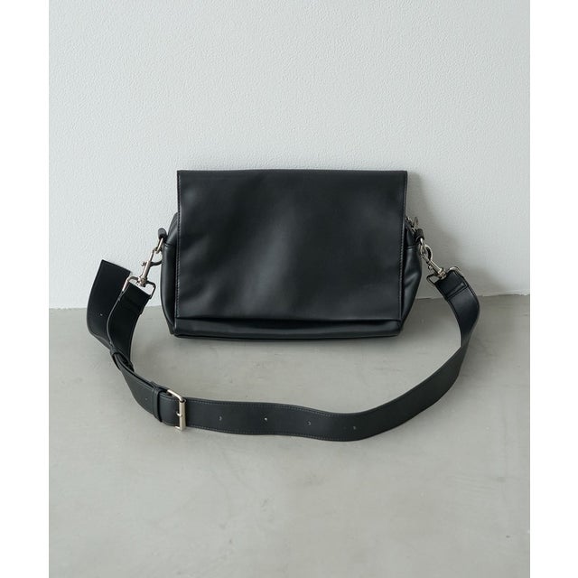 レザーライクフラップボストンショルダー （BLACK）