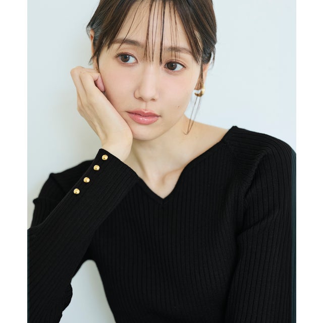 袖金釦ハートネックニット （Black）