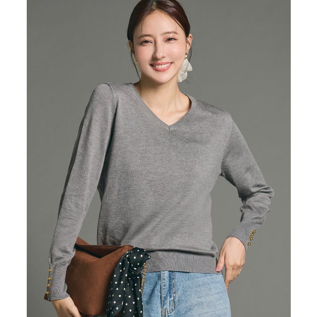 Vネックゴールドボタンニットトップス （Gray）