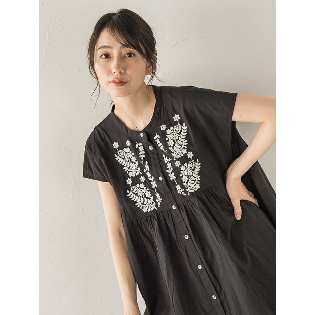 【WEB限定】キャンブリック立体刺繍ピンタックブラウス （ブラック）