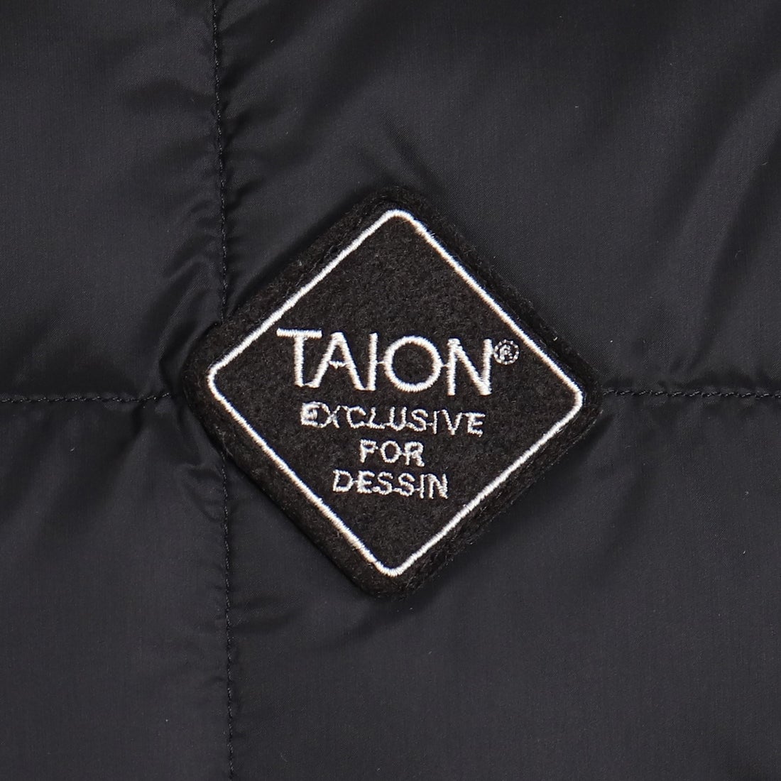 デッサン Dessin TAION(R) ノーカラーダウンジャケット (カーキ) -靴 