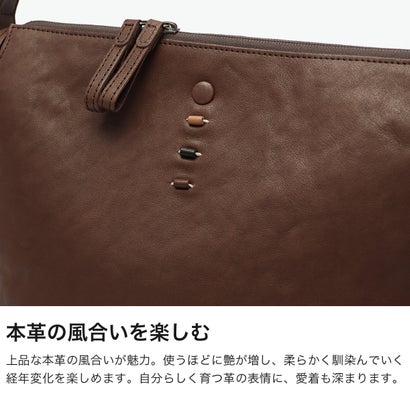 ダコタ Dakota ショルダーバック レディース ブランド 肩かけ 斜めがけ 本革 革 レザー 大人 おしゃれ バッグ 斜め掛け 肩掛け 縦型 ファスナー ハグ 1035021 新作 2026 （キャメル）｜詳細画像