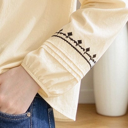 刺繍デザインスタンドカラー長袖シャツブラウス レディース トップス （ベージュ）｜詳細画像