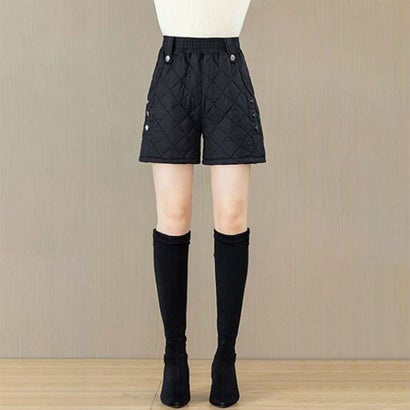 ドゥー ベル Doux Belle ダイヤキルティング メタルボタン中綿ショートパンツ レディース （ブラック）｜詳細画像