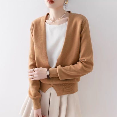 ドゥー ベル Doux Belle インナードッキングクロスデザインVネックニットトップス レディース トップス （タン）｜詳細画像
