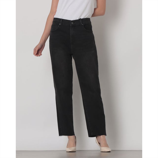 ストレートクロップドブラックデニム （BLACK）