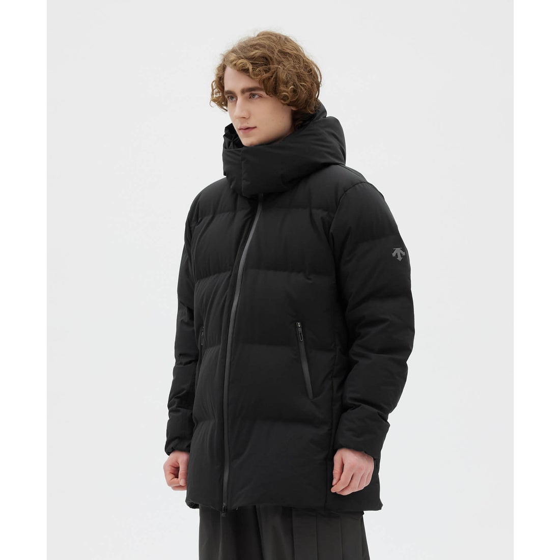 DESCENTE ALLTERRAIN 水沢ダウン“アンカーハーフコート”（ブラック