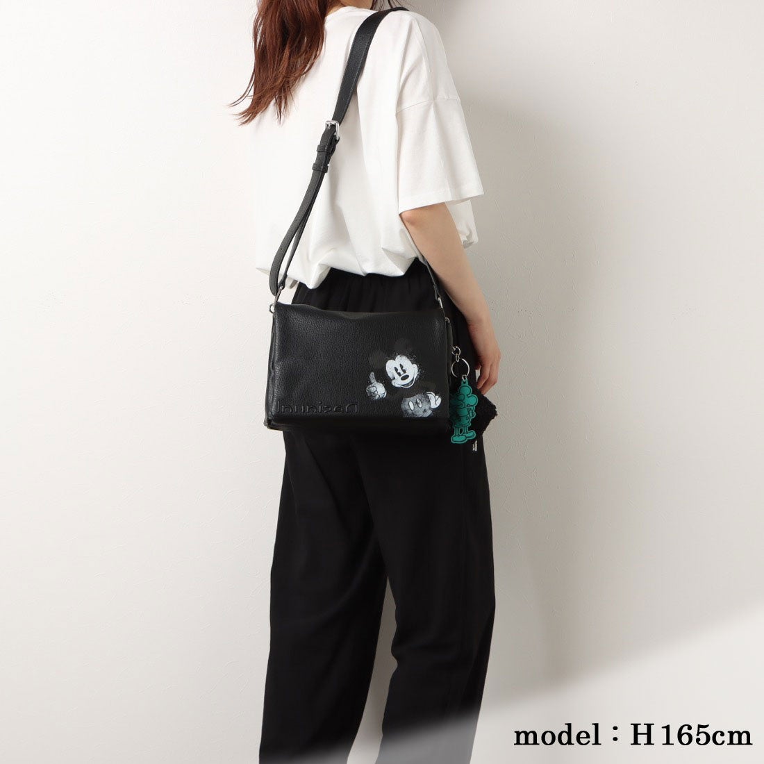 デシグアル Desigual ミッキーマウスのイラストとキーホルダー付き 
