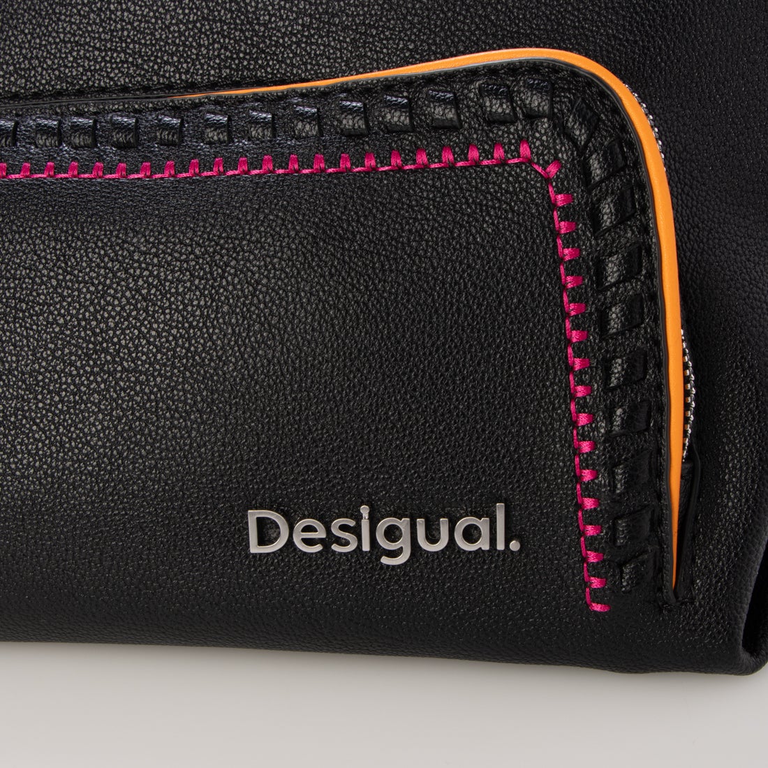 デシグアル Desigual 刺繍 ミドルショルダーバッグ （グレー/ブラック